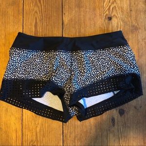 Stride to Tide Lululemon shorts - size 6